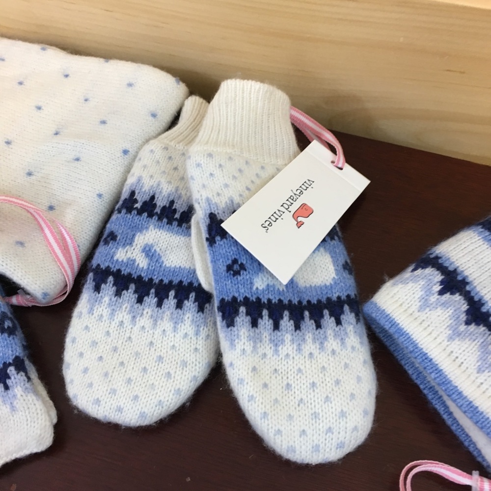 Vineyard Vines | Whale design winter set - Picture 3 of 7